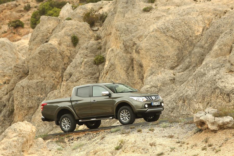  Mitsubishi L200 Double Cab 2015 года  (фото 2 из 29)
